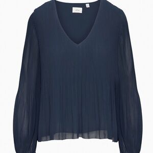 Aritzia  Wilfred Daydreamer V-neck Blouse